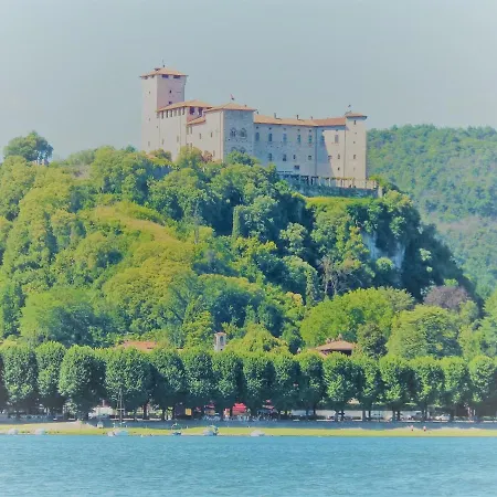 Unique Boat & Breakfast In Maggiore