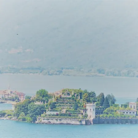 Unique Boat & Breakfast In Maggiore Botel *