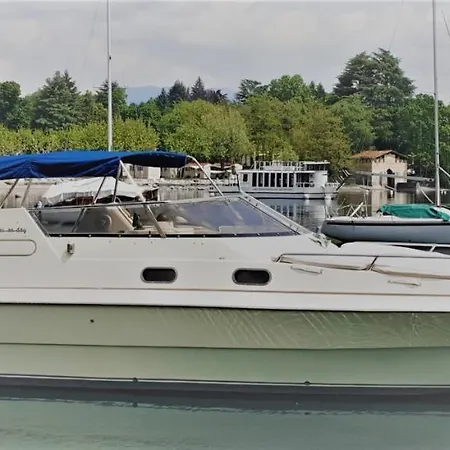 Unique Boat & Breakfast In Maggiore Botel