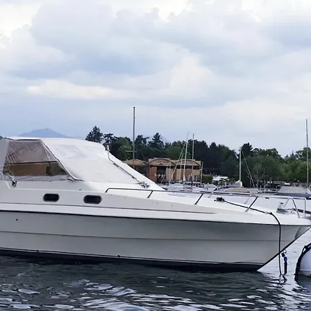Botel Unique Boat & Breakfast In Maggiore