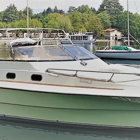 Unique Boat & Breakfast In Maggiore Botel