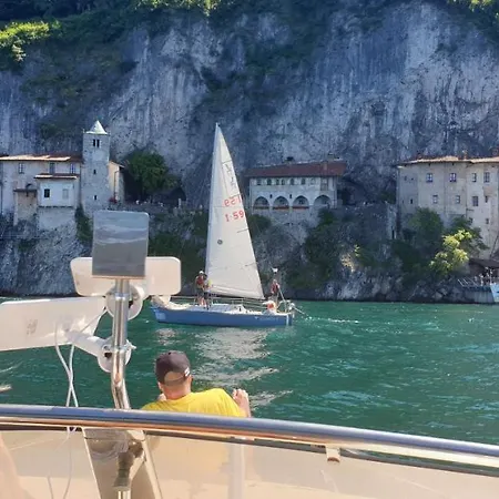 Unique Boat & Breakfast In Maggiore